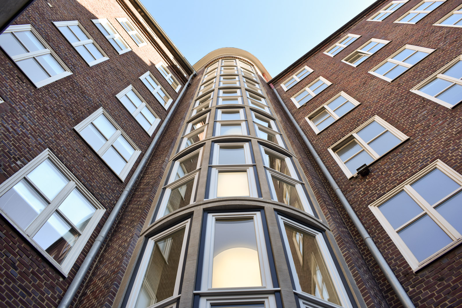 Rekonstruktion von Betonwerksteinfenstern in der Steinstraße Hamburg_1