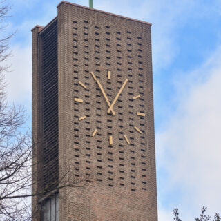 Paul-Gerhardt-Kirche_Hamburg_links