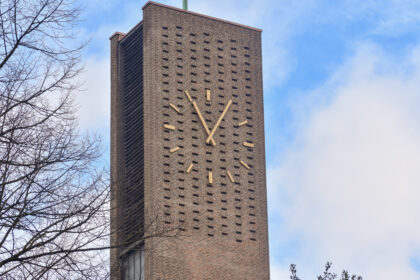 Paul-Gerhardt-Kirche_Hamburg_links